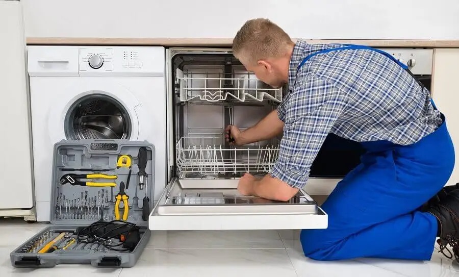 Beypazarı Whirlpool servisi teknisyen ekibi beyaz eşya tamiri yaparken